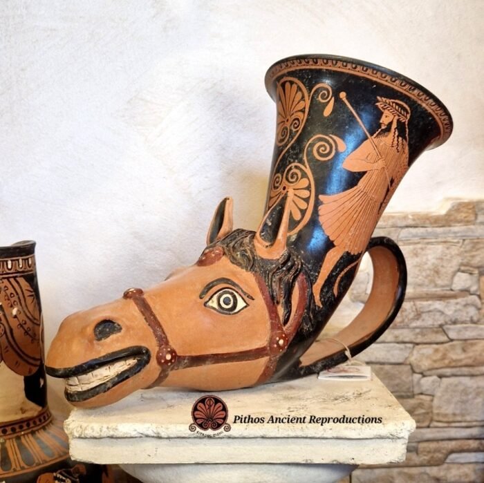 Rhyton zoomorfo con testa di cavallo a figure rosse - immagine 2