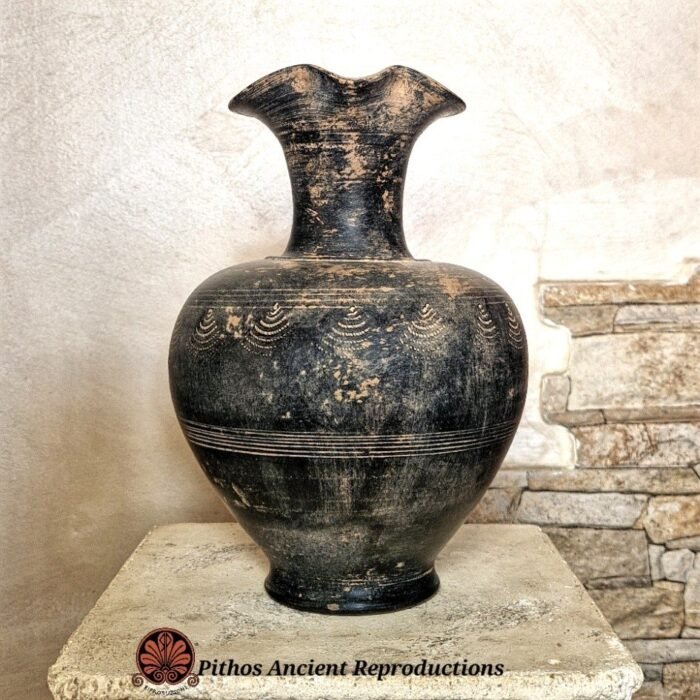 Oinochoe trilobato bucchero