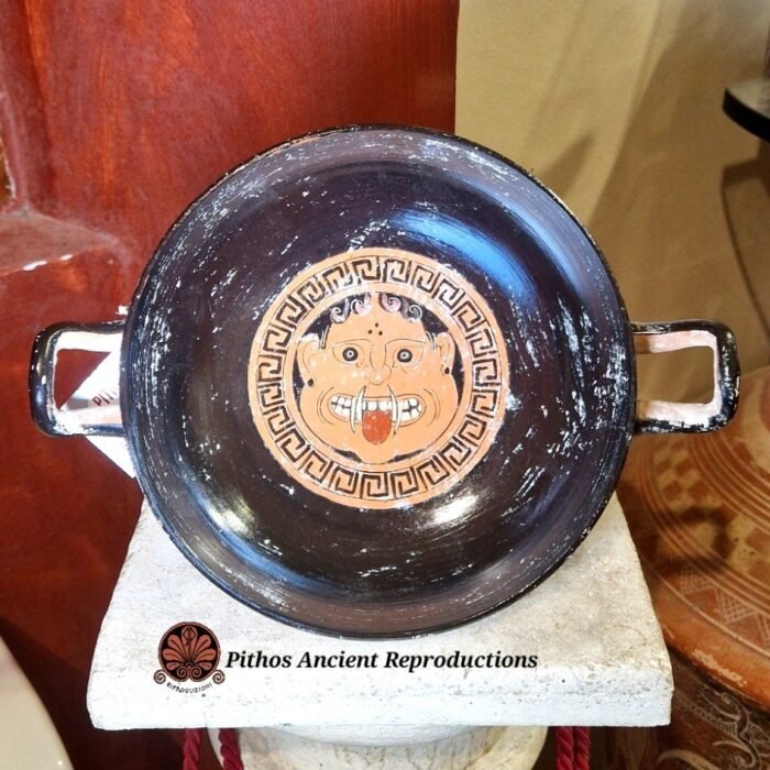 Kylix attica Gorgone figure rosse