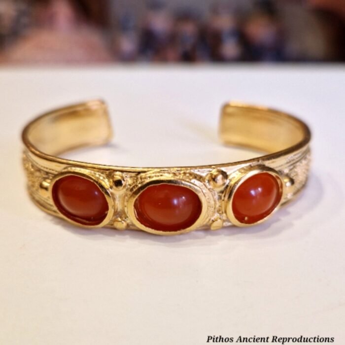 Bracciale stile antico con pietre corniola