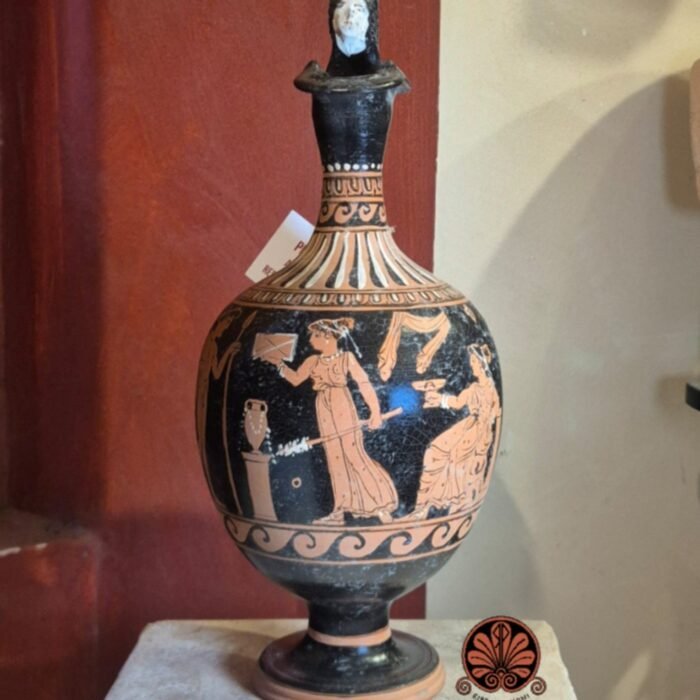 Oinochoe trilobata apula a figure rosse