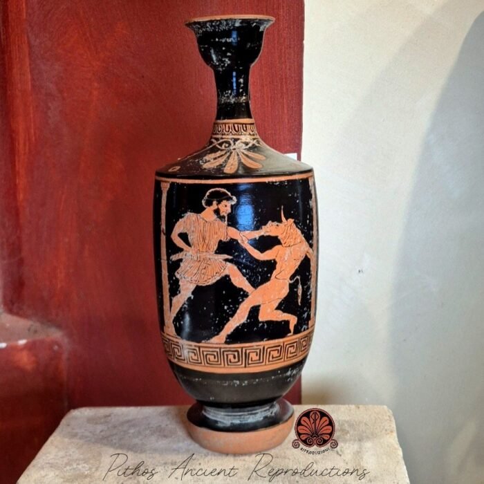 Lekythos globulare apulo donna palmette figure rosse B