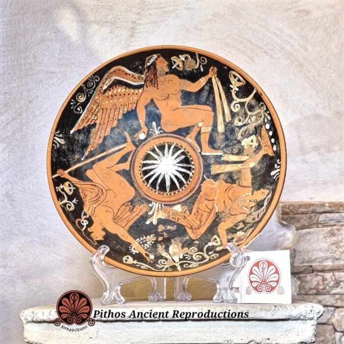 Patera stile apulo a figure rosse