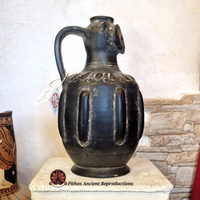 Oinochoe bucchero tipo Chiusino con Civetta - immagine 2