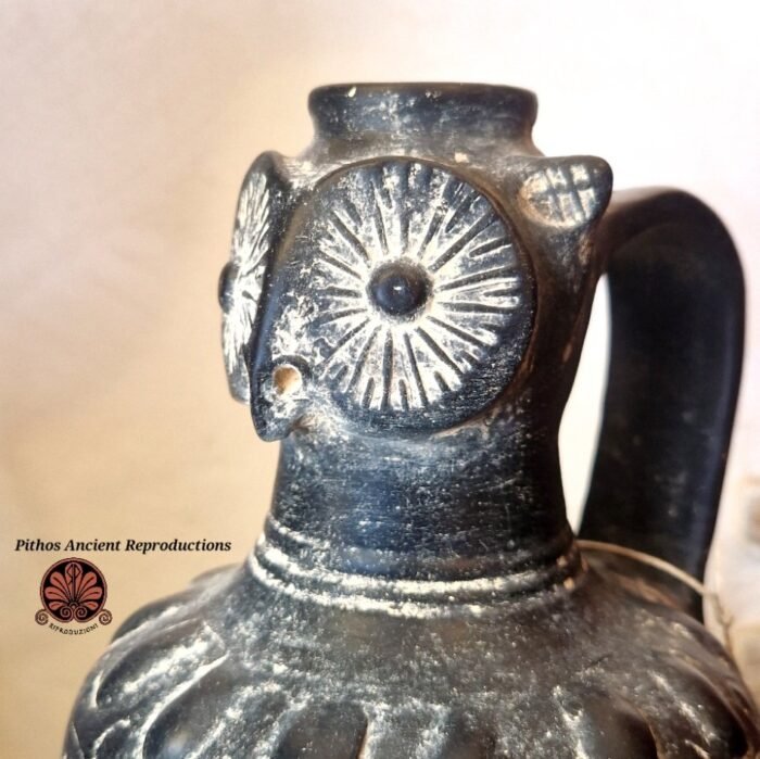 Oinochoe bucchero tipo Chiusino con Civetta - immagine 4