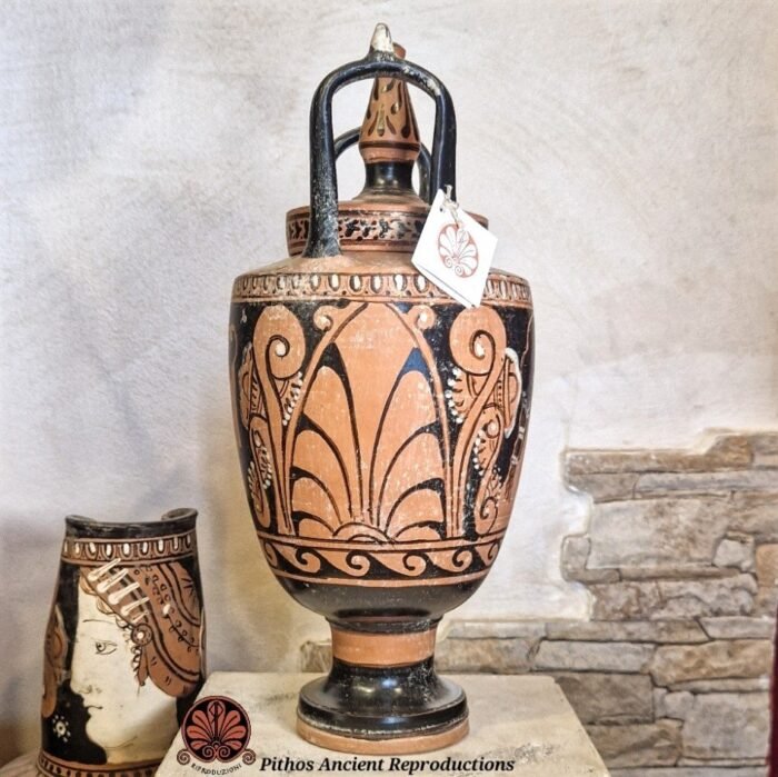 Lebes Gamikos apulo a figure rosse donna/satiro - immagine 2