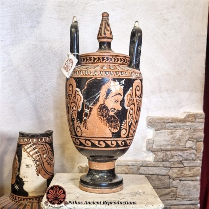 Lebes Gamikos apulo a figure rosse donna/satiro - immagine 3