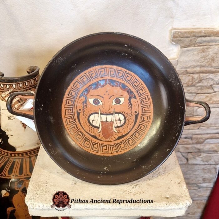 Vaso Kylix Gorgone figure rosse
