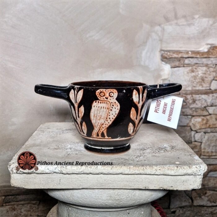 Skyphos civetta a figure rosse