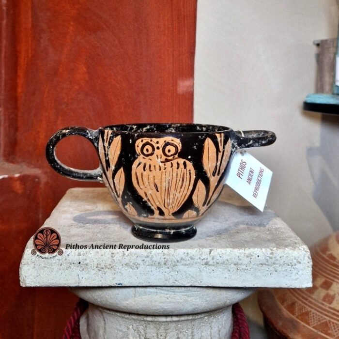 Skyphos Glaux civetta a figure rosse