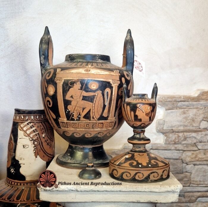Lebes Gamikos apulo a figure rosse Guerriero/Menade/Giovane uomo - immagine 4