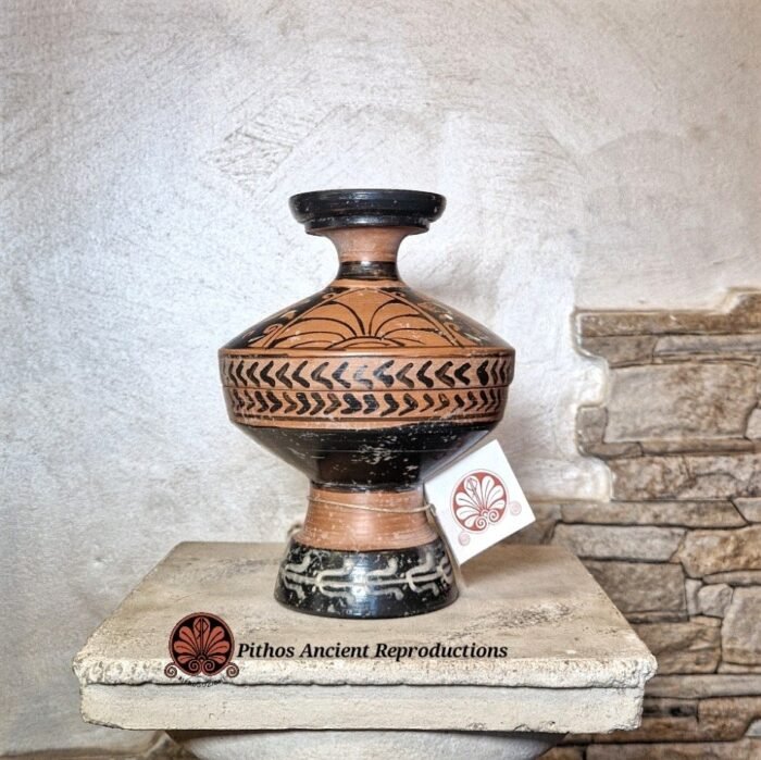 Vaso pisside a figure rosse - immagine 5