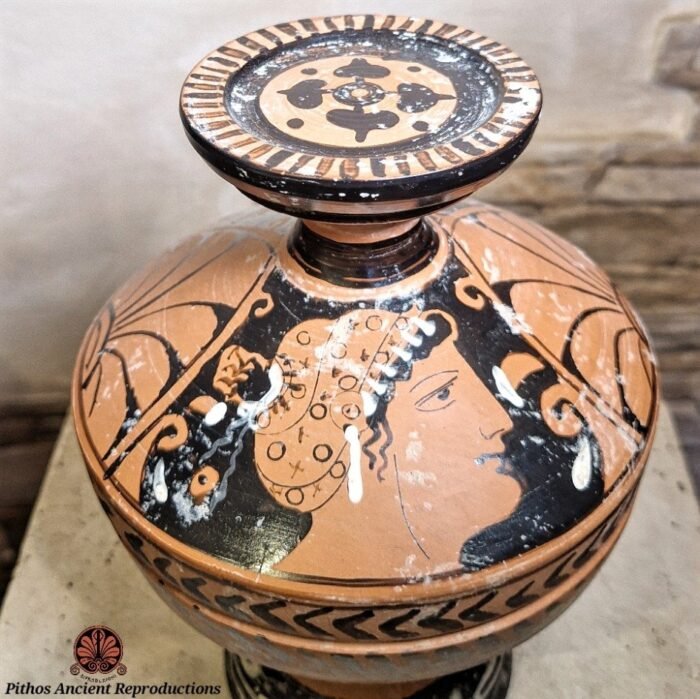 Vaso pisside a figure rosse - immagine 6