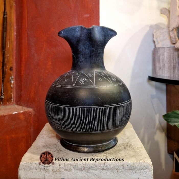 Oinochoe trilobata etrusca bucchero graffita