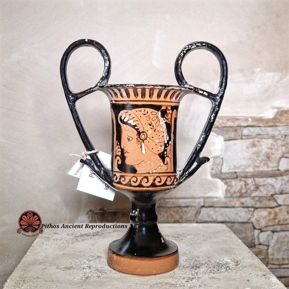 Kantharos apulo figure rosse civetta/donna