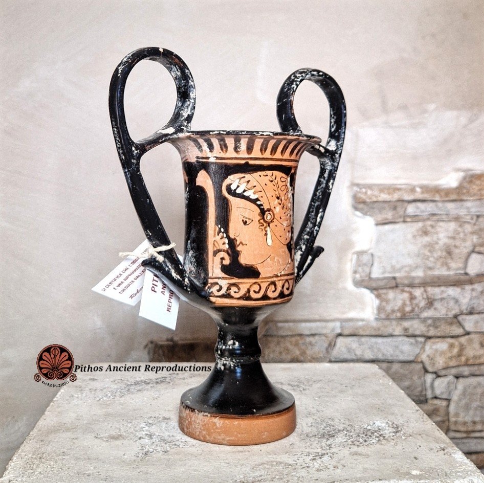 Kantharos apulo figure rosse civetta/donna - immagine 2