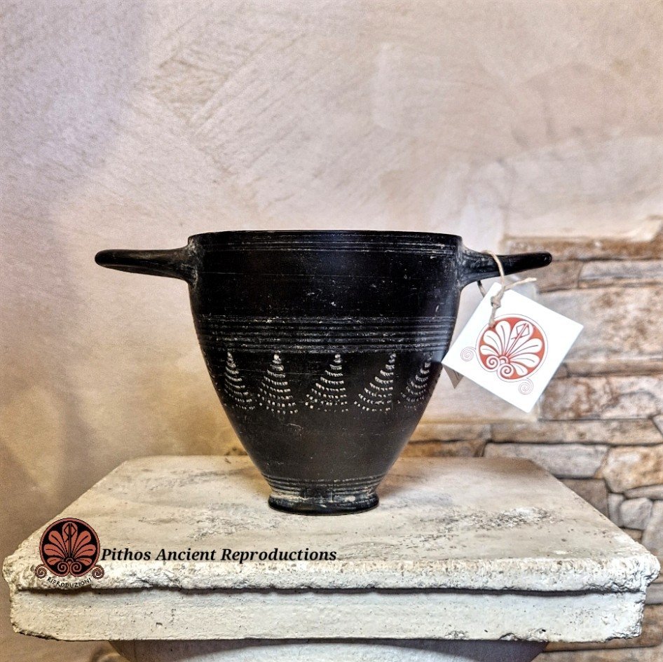 Skyphos bucchero graffito