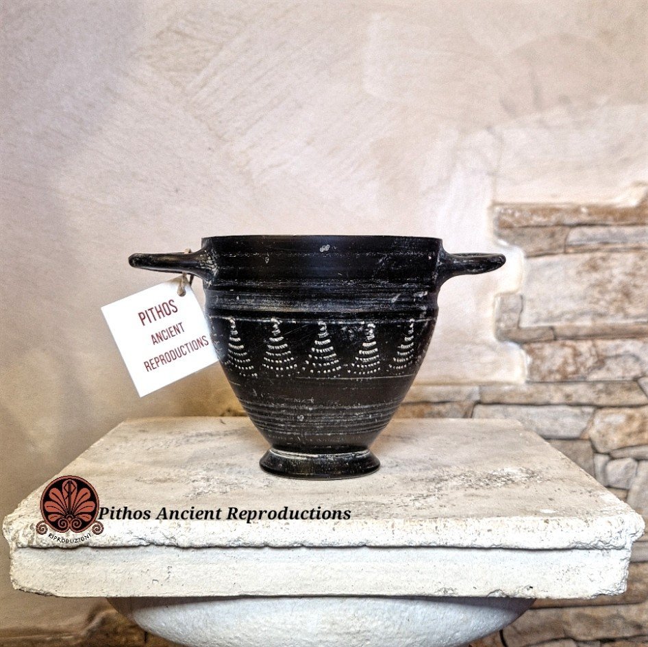 Skyphos bucchero graffito