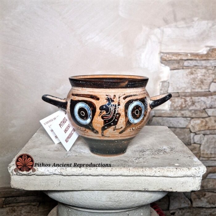 Mastos attico coppa a figure nere occhi apotropaici e menade