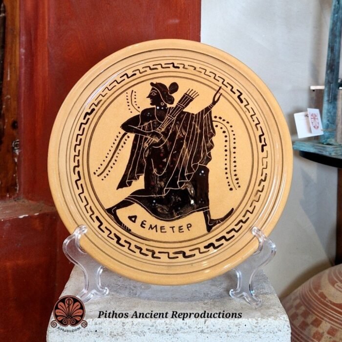 Piatto piano ceramica smaltata decorazioni antiche